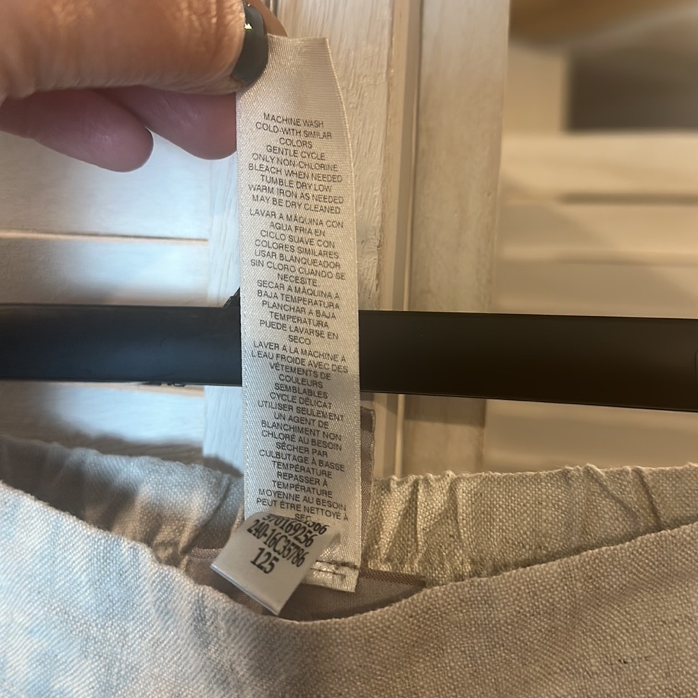 Chico's 100% Linen Capris - Picture 4 of 7